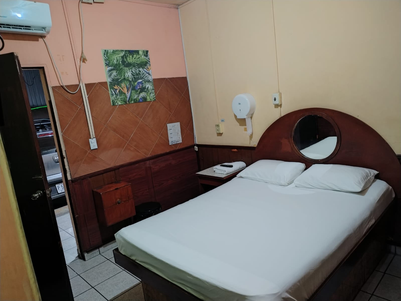 Vista hacia el baño privado